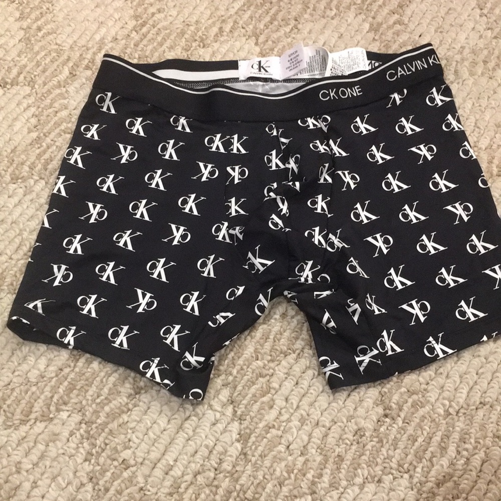 CK one trunk size small
